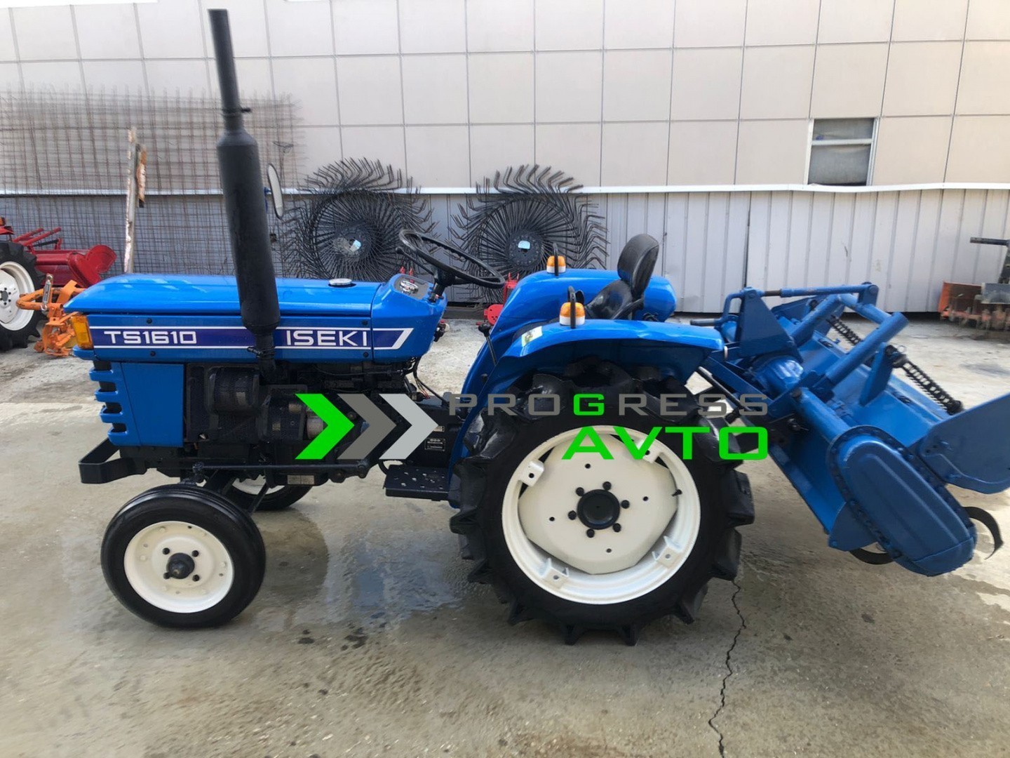 Трактор для сельхоз работ